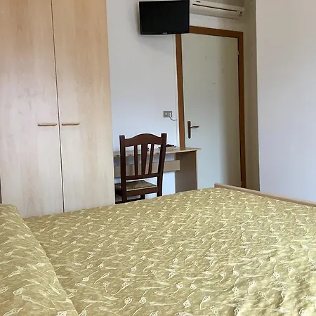 La Lanterna Pensión 3*