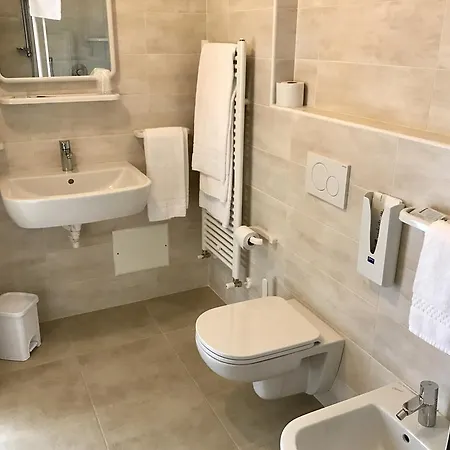 La Lanterna Pensión 3*